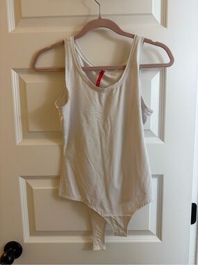 SPANX White Scoop Neck Sleeveless Bodysuit